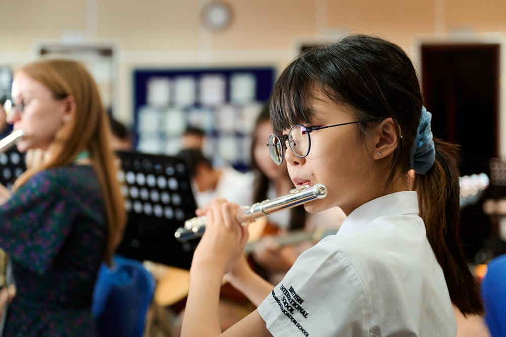 Secondary and IGCSE Curriculum | Ages 11-16 | BIS Hanoi - Feature Cards Pattern