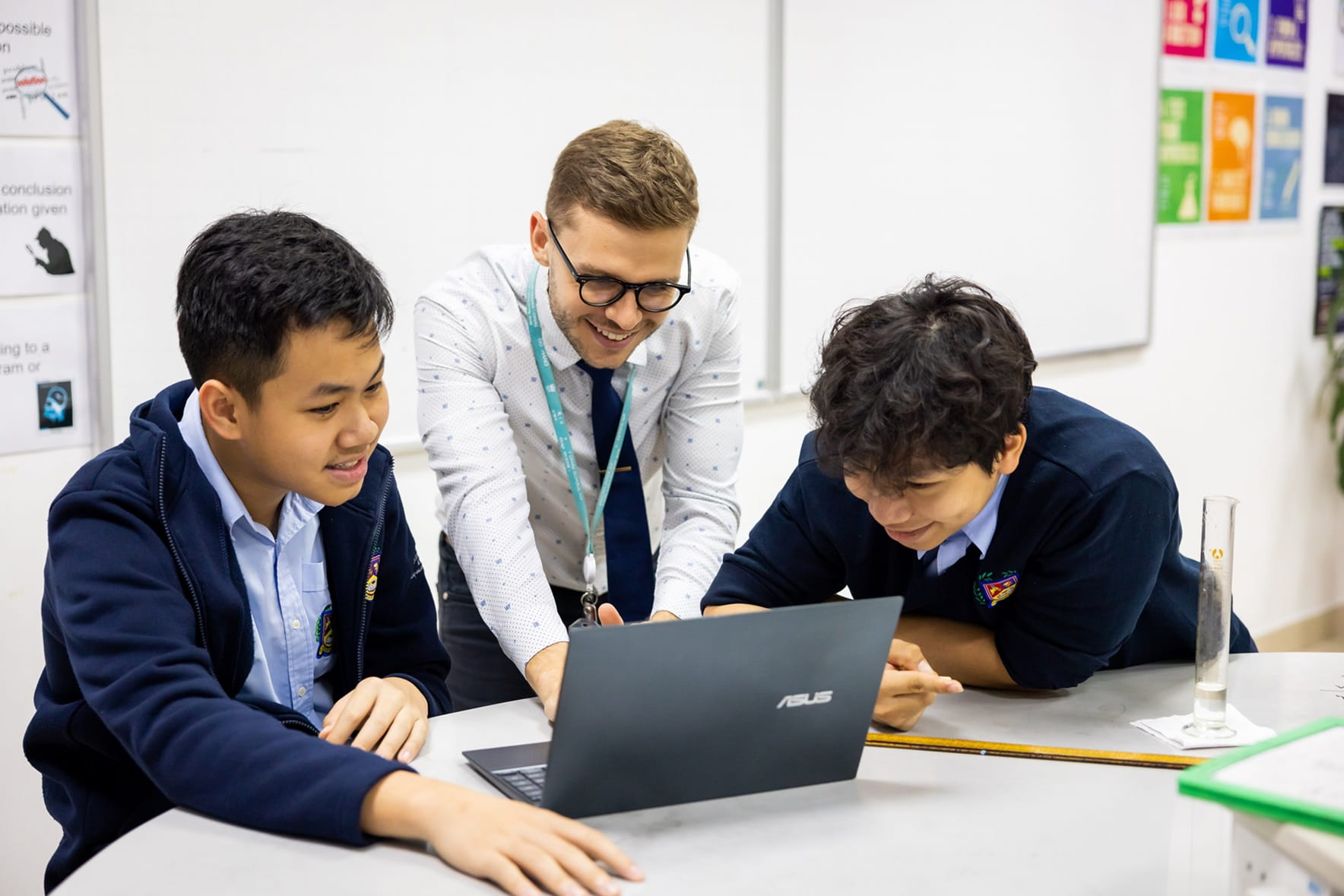 Upper Secondary School in Hanoi - Feature Cards Pattern