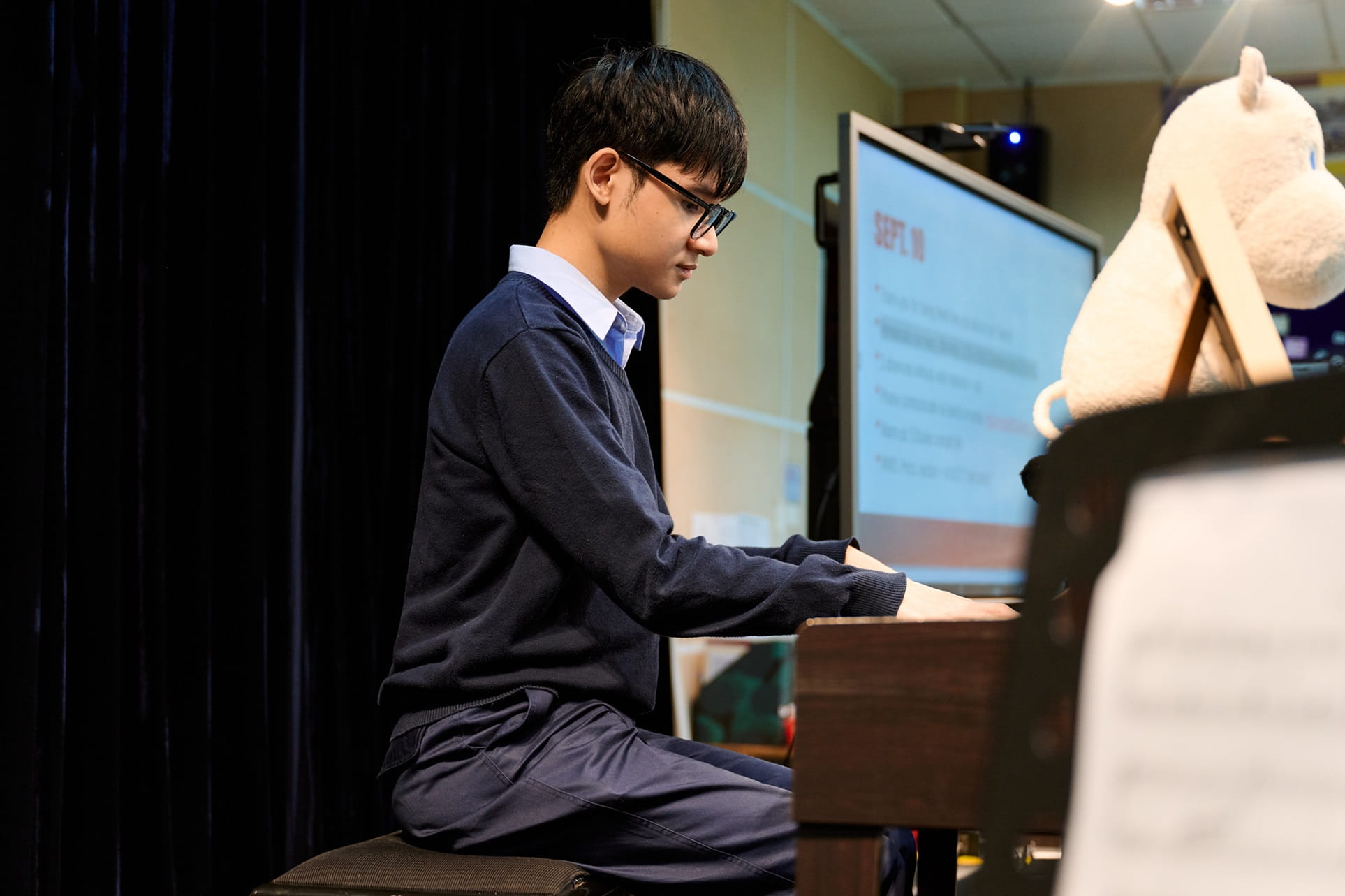 Upper Secondary School in Hanoi | IGCSE, IBDP & BIS Hanoi Diploma - Feature Cards