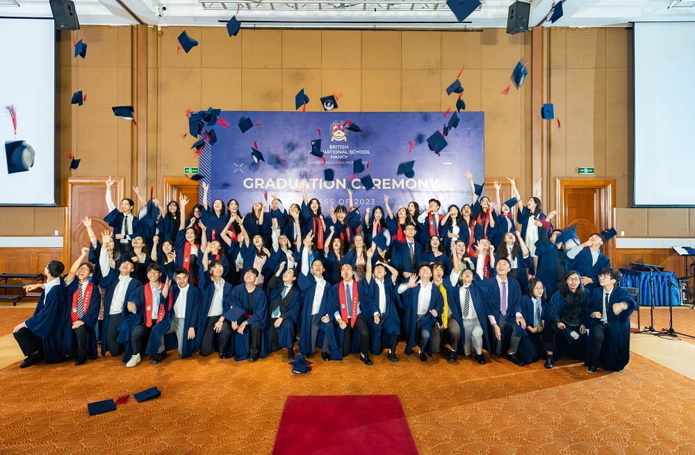 Buổi lễ Tốt nghiệp đầy cảm xúc cùng với các học sinh niên khóa 2023 - Onto the next adventure Our graduation celebration with Class of 2023