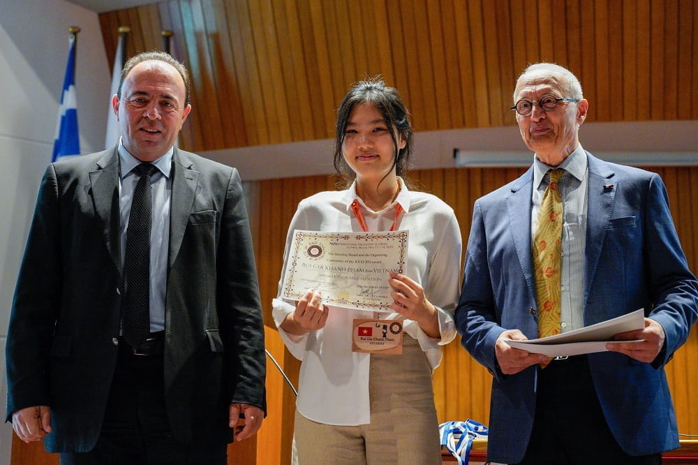 Học sinh BIS Hà Nội giành giải thưởng tại cuộc thi Olympic Triết học Quốc tế 2023 tại Hy Lạp | Trường Quốc tế Anh BIS Hà Nội - BIS Hanoi Student takes home prestigious award at the International Philosophy Olympiad in Greece