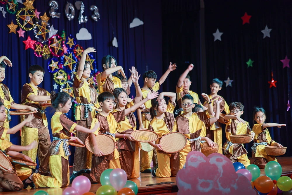 Những màn biểu diễn mừng Tết Trung Thu đầy sôi động của học sinh trường BIS Hà Nội | Trường Quốc tế Anh BIS Hà Nội - Moon Festival Assembly 2023