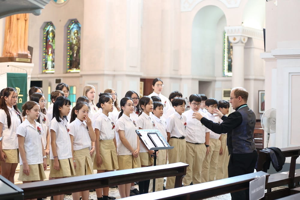 BIS Hanoi Secondary Choir Honours UK Remembrance Service at Cua Bac Church - BIS Hanoi Secondary Choir Honours UK Remembrance Service at Cua Bac Church