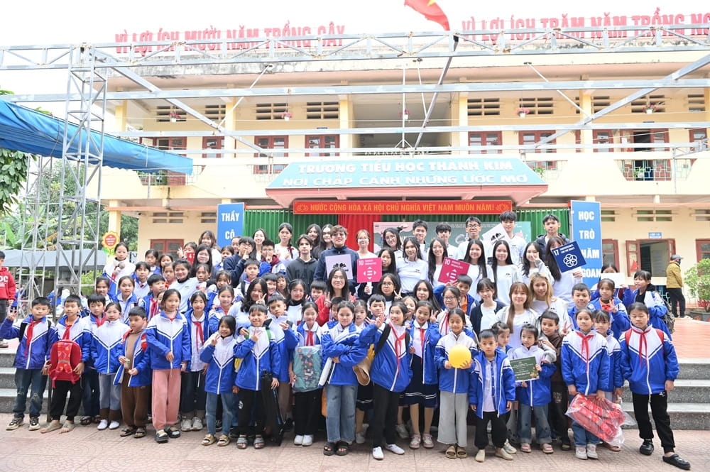 Dự án Chalk Road tiếp tục mang niềm vui tới trường Tiểu học và Trung học Thành Kim | Trường Quốc tế Anh BIS Hà Nội - Chalk Road project brings joy and inspiration to Thanh Kim schools