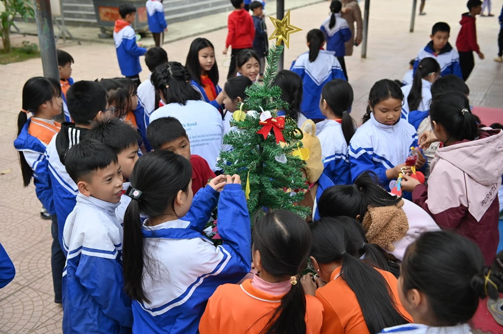 Dự án Chalk Road tiếp tục mang niềm vui tới trường Tiểu học và Trung học Thành Kim | Trường Quốc tế Anh BIS Hà Nội - Chalk Road return day 1