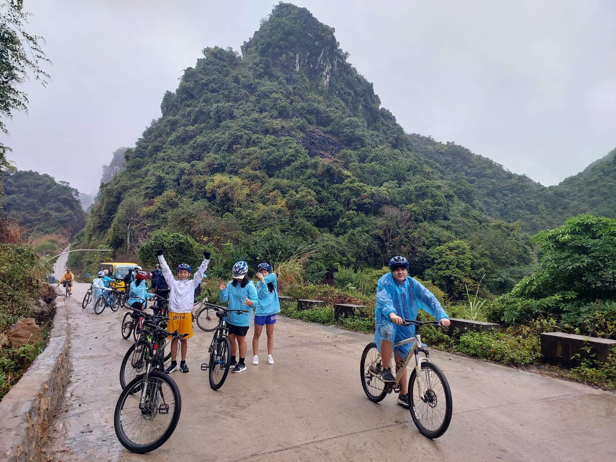 Year 8’s Trip to Cat Ba – Learning Resilience, Risk-taking and Gratitude | BIS Hanoi - Year 8 Trip to Cat Ba Learning Resilience Risktaking and Gratitude