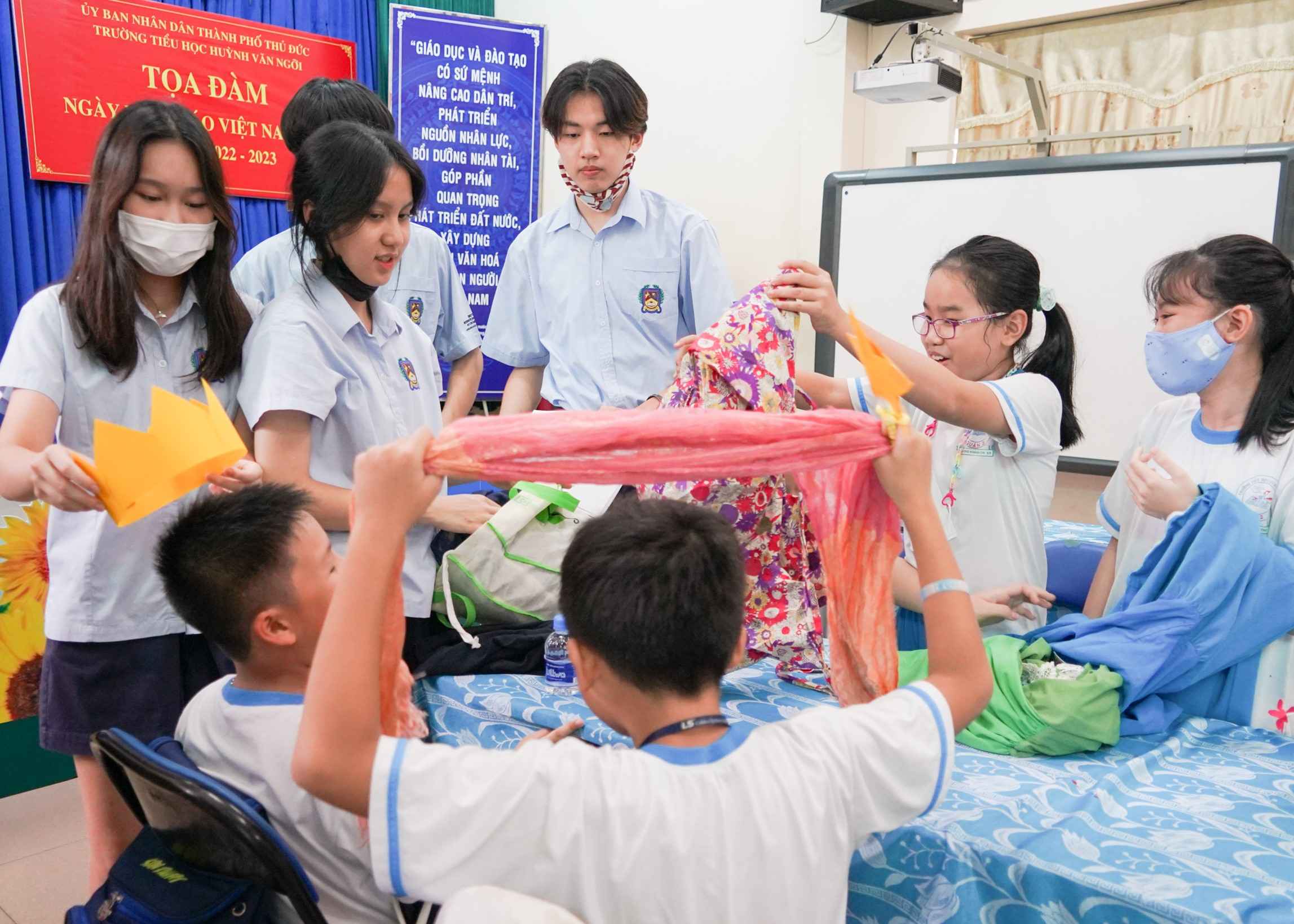 Teaching English at Huynh Van Ngoi School - Carousel For News Detail 2