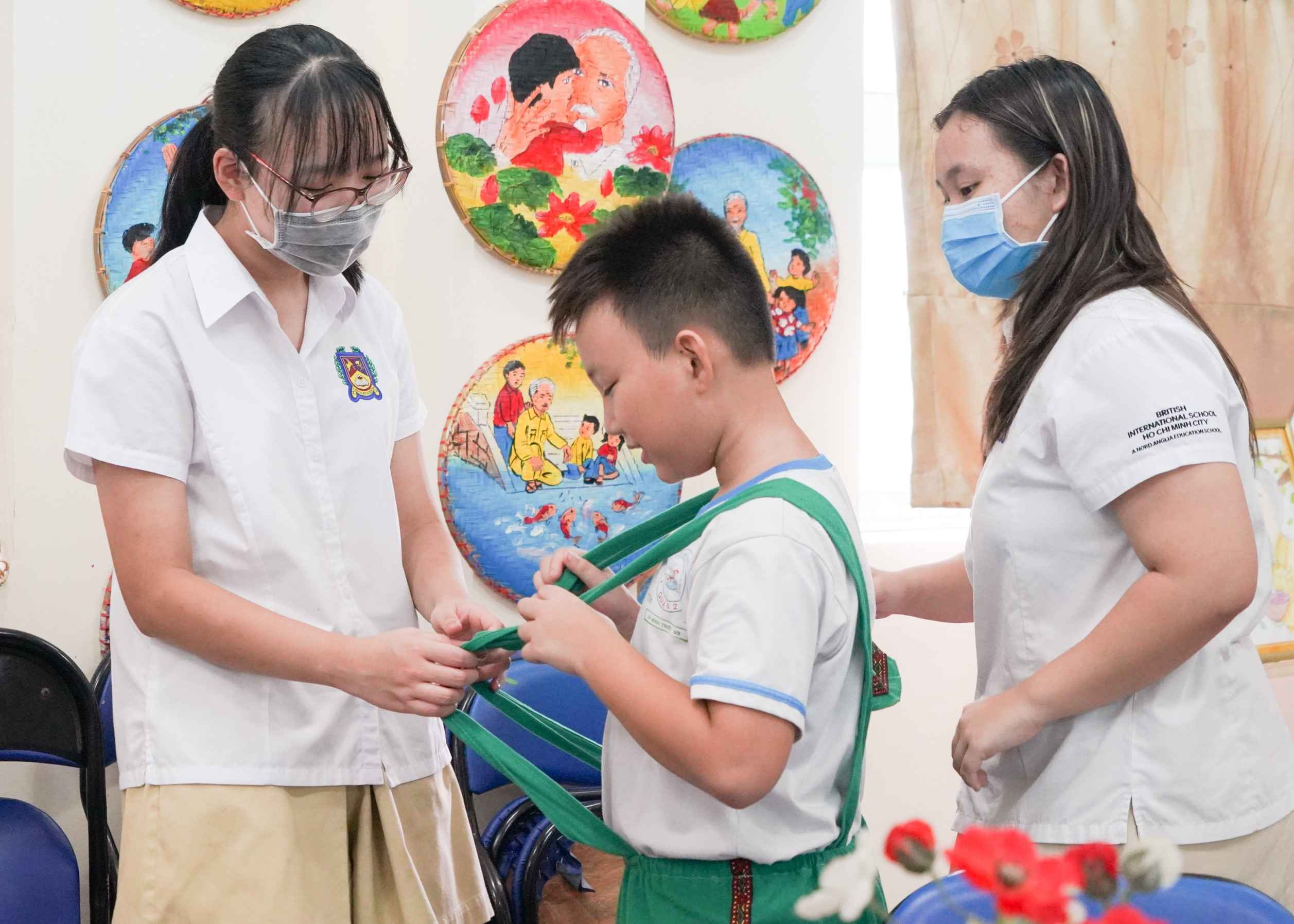 Teaching English at Huynh Van Ngoi School - Carousel For News Detail 2