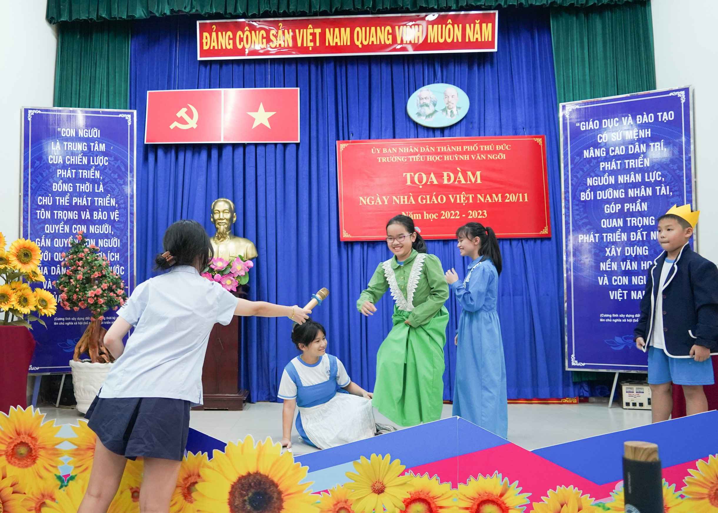 Teaching English at Huynh Van Ngoi School - Carousel For News Detail 2