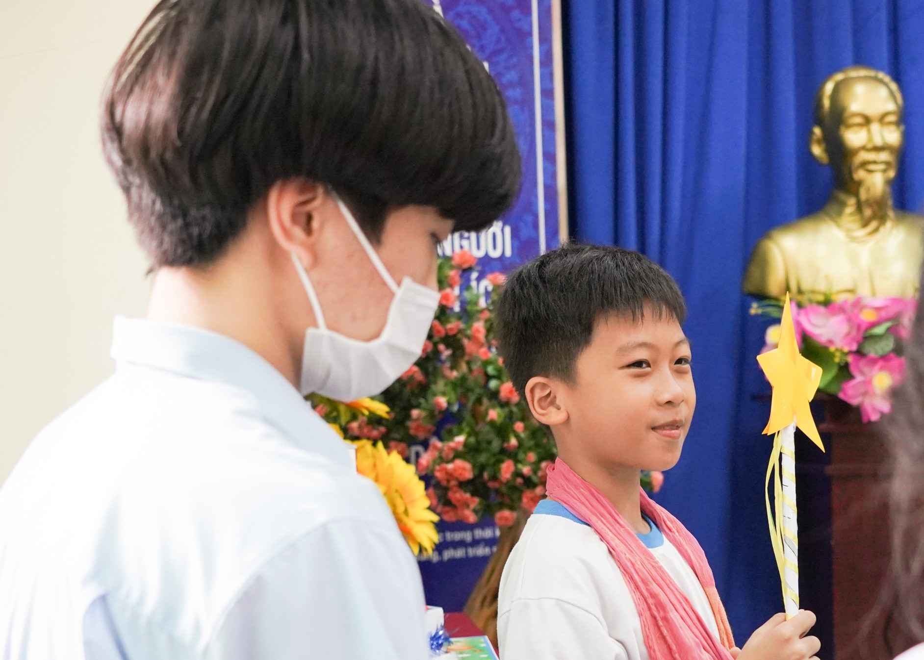 Teaching English at Huynh Van Ngoi School - Carousel For News Detail 2