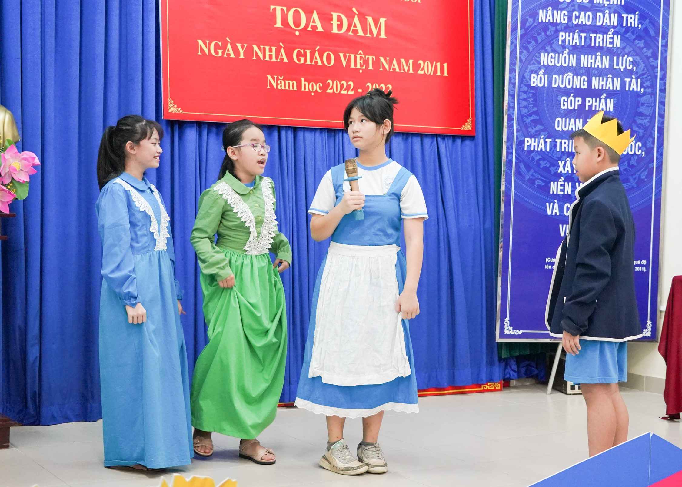 Teaching English at Huynh Van Ngoi School - Carousel For News Detail 2