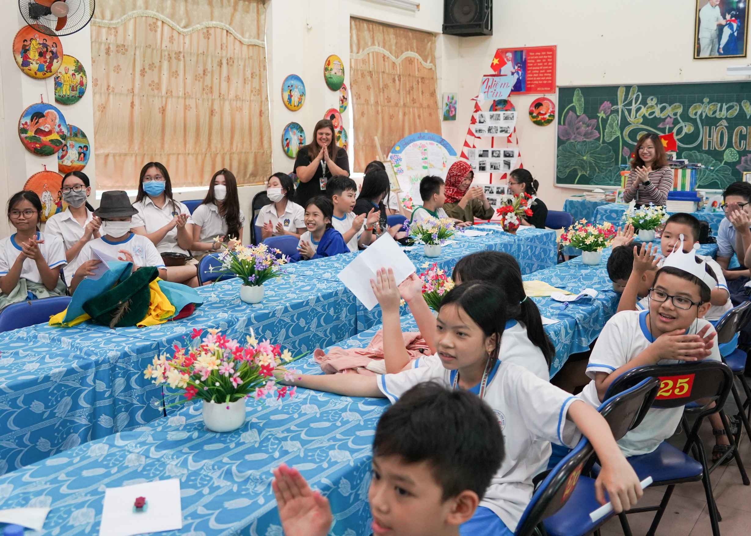 Teaching English at Huynh Van Ngoi School - Carousel For News Detail 2