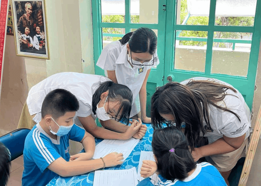 Teaching English at Huynh Van Ngoi School - Carousel For News Detail 1