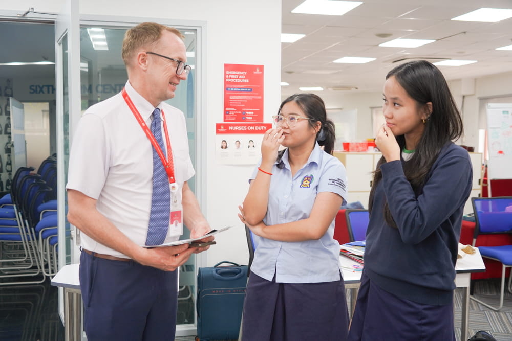 BIS HCMC Graduates of 2024 are now joining top universities around the world - Carousel For CUG