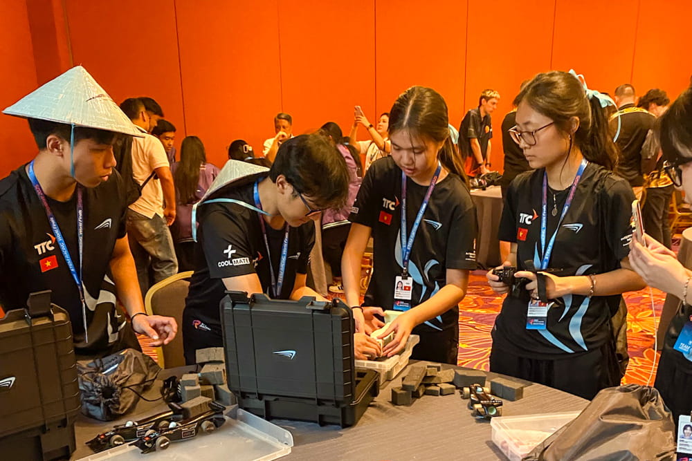 Team Mercury VN Shine on the Global Stage at the 2025 Aramco STEM Racing World Finals Supported by Formula 1 in Singapore - Team Mercury VN Shine on the Global Stage at the 2025 Aramco STEM Racing World Finals
