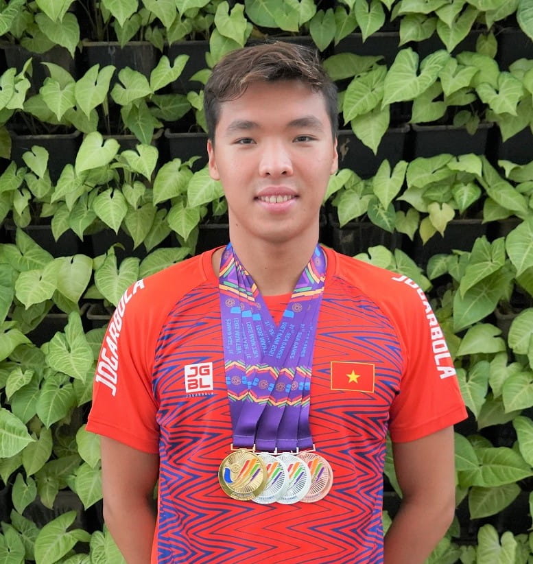 Academic Excellence | BIS HCMC - Feature Cards Pattern 1