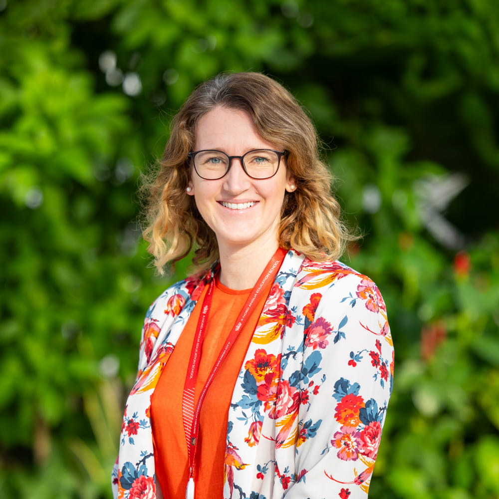 How We Teach | BIS HCMC - Feature Cards Tabs