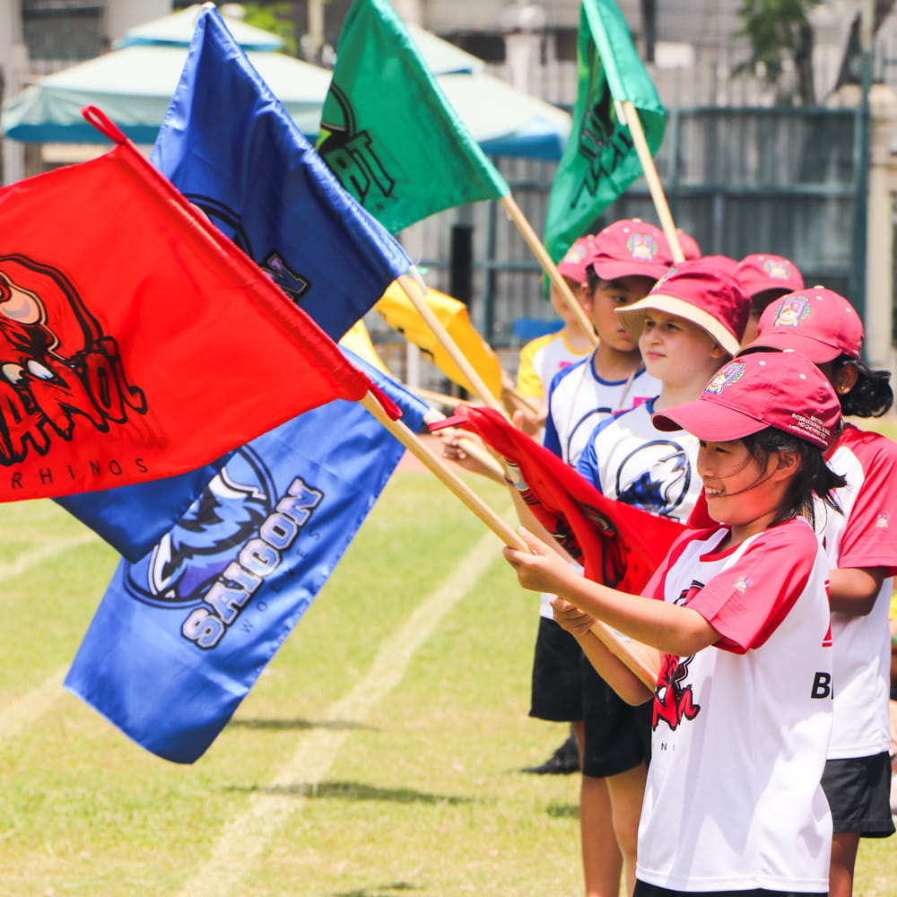 Outstanding Experiences | BIS HCMC - 07 - Feature Cards Pattern - Expeditions