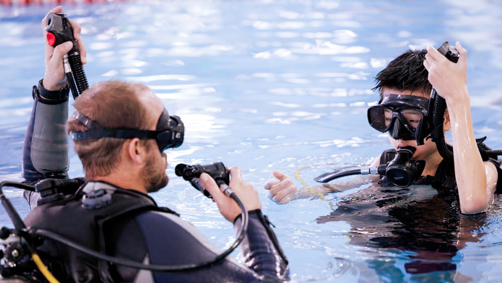 Outstanding Experiences | BIS HCMC - 07 - Feature Cards Pattern - Expeditions