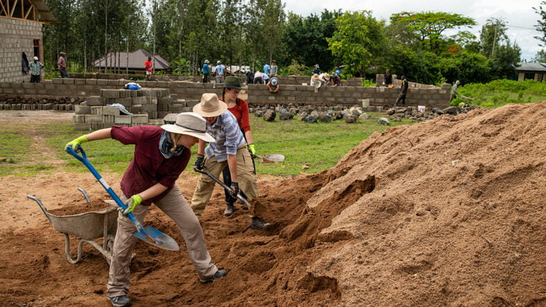 Britská medzinárodná škola Bratislava | BISB | Nord Anglia - SK - 04 - Feature Cards Pattern