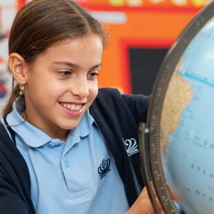 Britská medzinárodná škola Bratislava | BISB | Nord Anglia - SK - 04 - Feature Cards Pattern