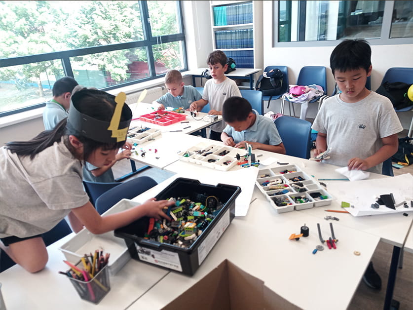 Creative Lego Club Students on the Cutting Edge - Carousel For News Detail