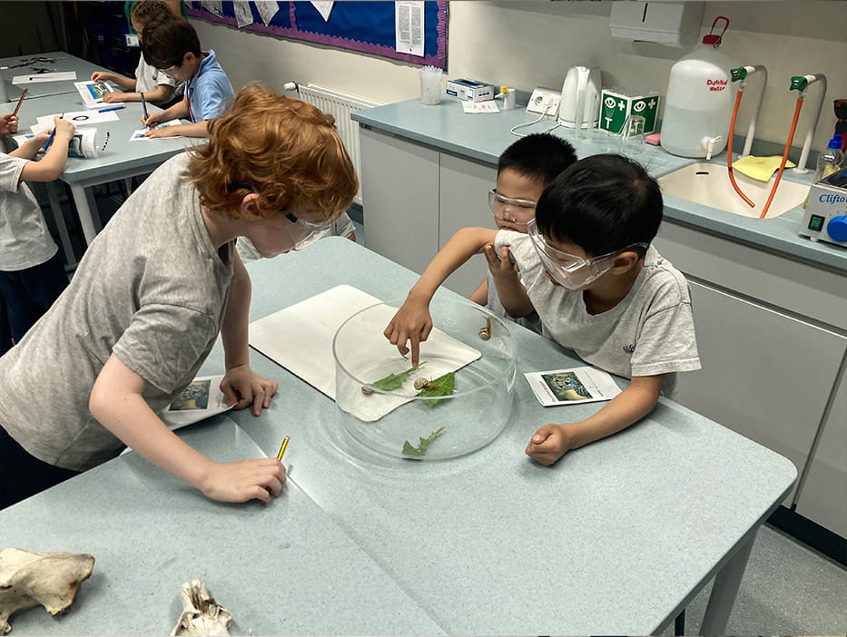 Year 1 visit to the Science Lab - Carousel For News Detail