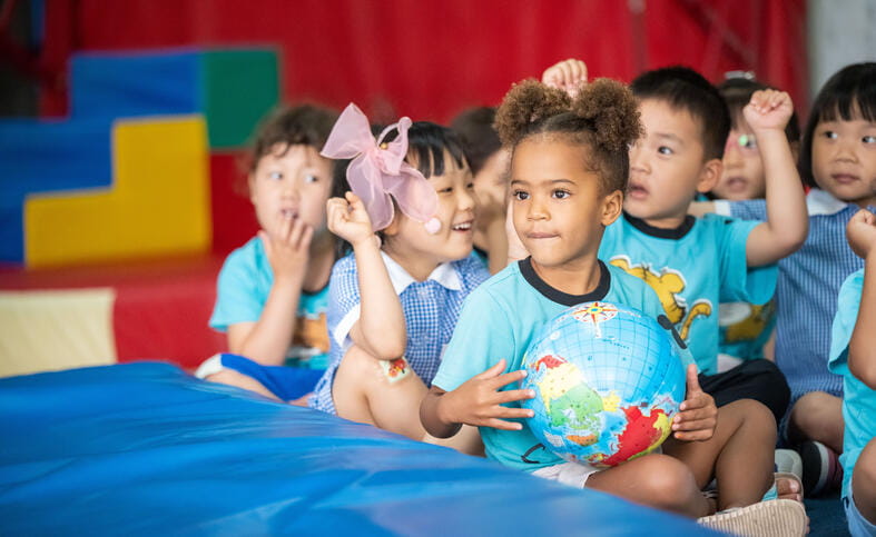 上海英国学校浦西校区 | 上海英国外籍人员子女学校浦西校区官网 - 051 - Feature Cards Pattern