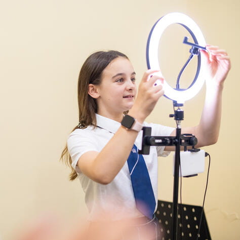 关于上海英国外籍人员子女学校浦西校区 | 上海英国国际学校 - Feature Cards Pattern