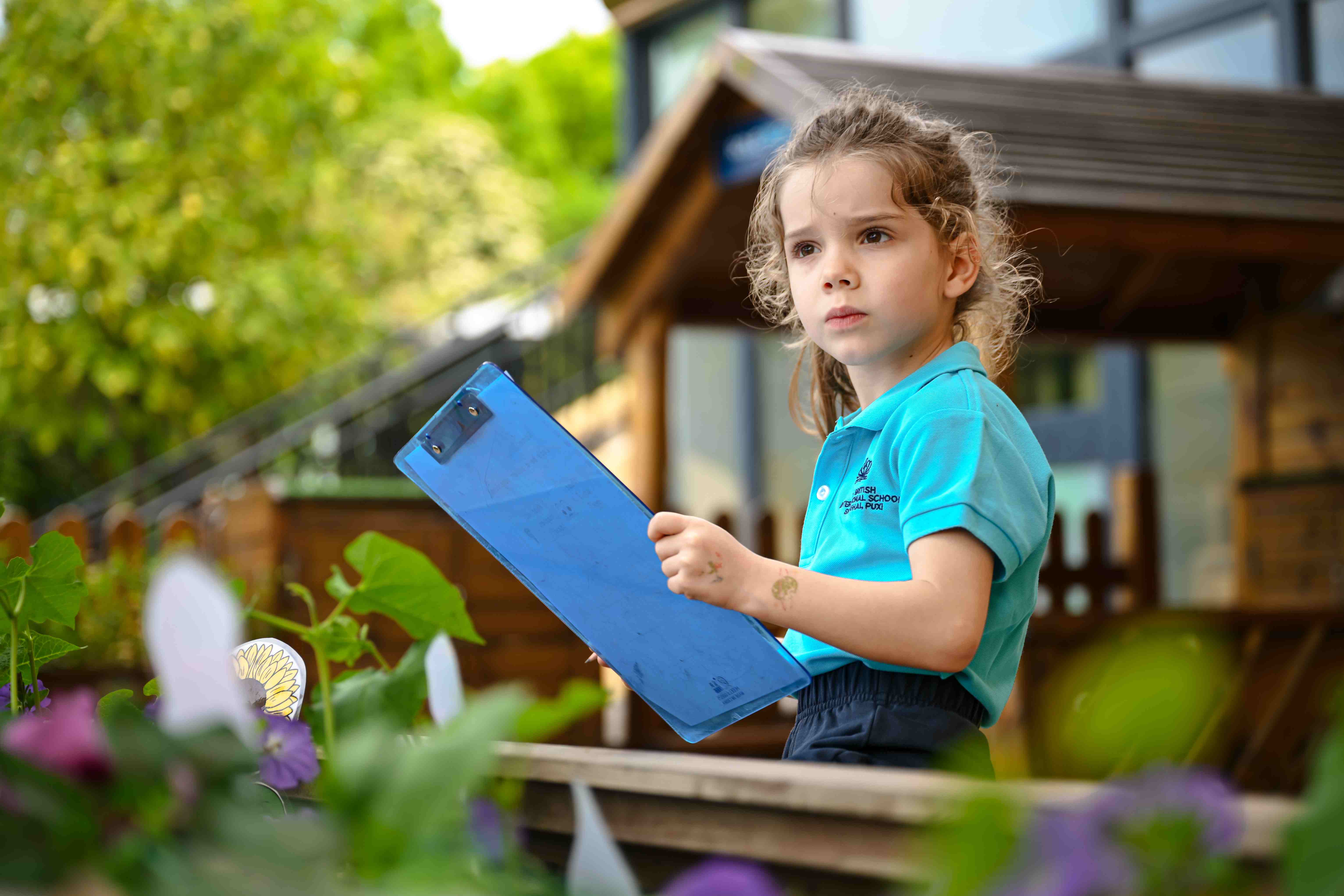 上海英国学校浦西校区 | 上海英国外籍人员子女学校浦西校区官网 - 051 - Feature Cards Pattern