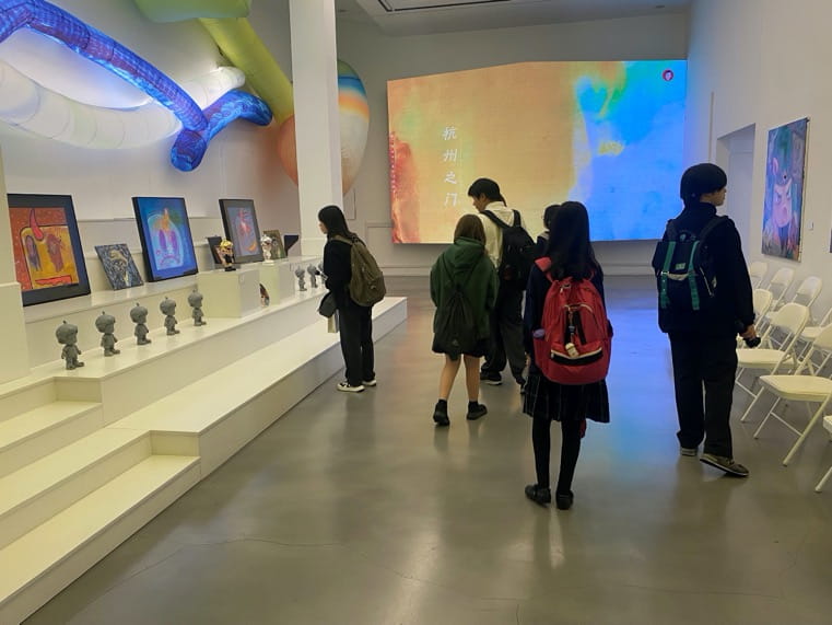 Art Trip to M50 and Tianzifang - Art Trip to M50 and Tianzifang