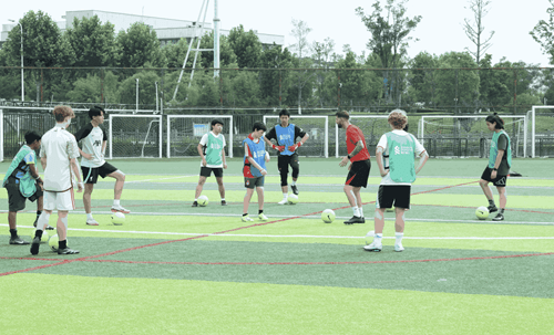 Liverpool Football Legend Visits BISS - Liverpool Football Legend Visits BISS