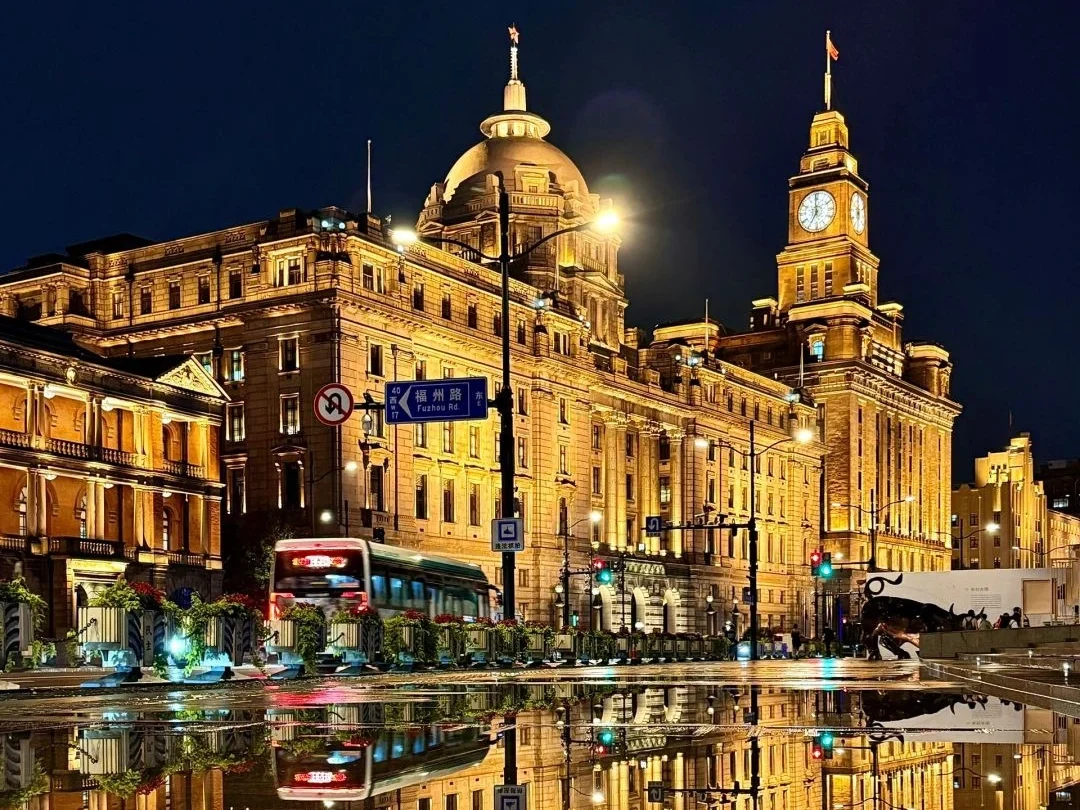 Moving to Shanghai - Feature Cards Pattern