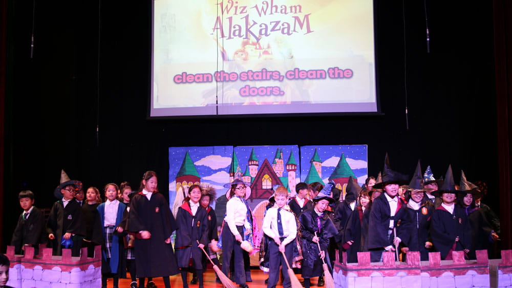 4年级闪耀演出音乐剧 - Year 4 shone in PIAW Wiz Wham Alakazam