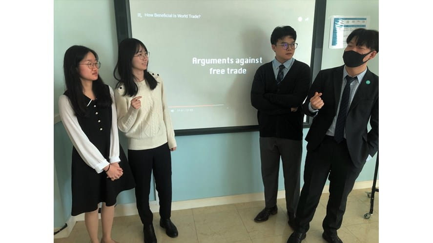 Y13 Economics Dabin Lee YiRan Liu Zhiyu Yan Jongwook Ahn