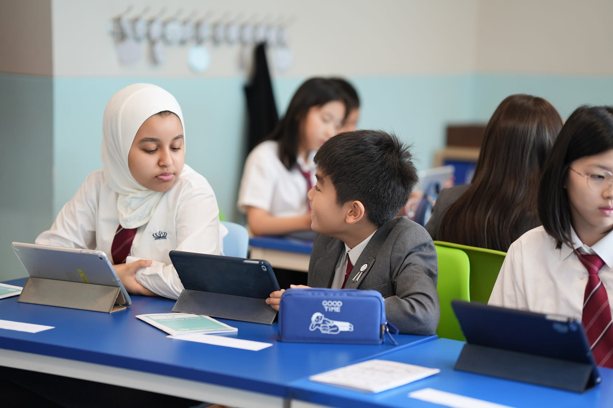 南京英国国际学校教师与助教|南京英国国际学校 - Small Text And Image 2