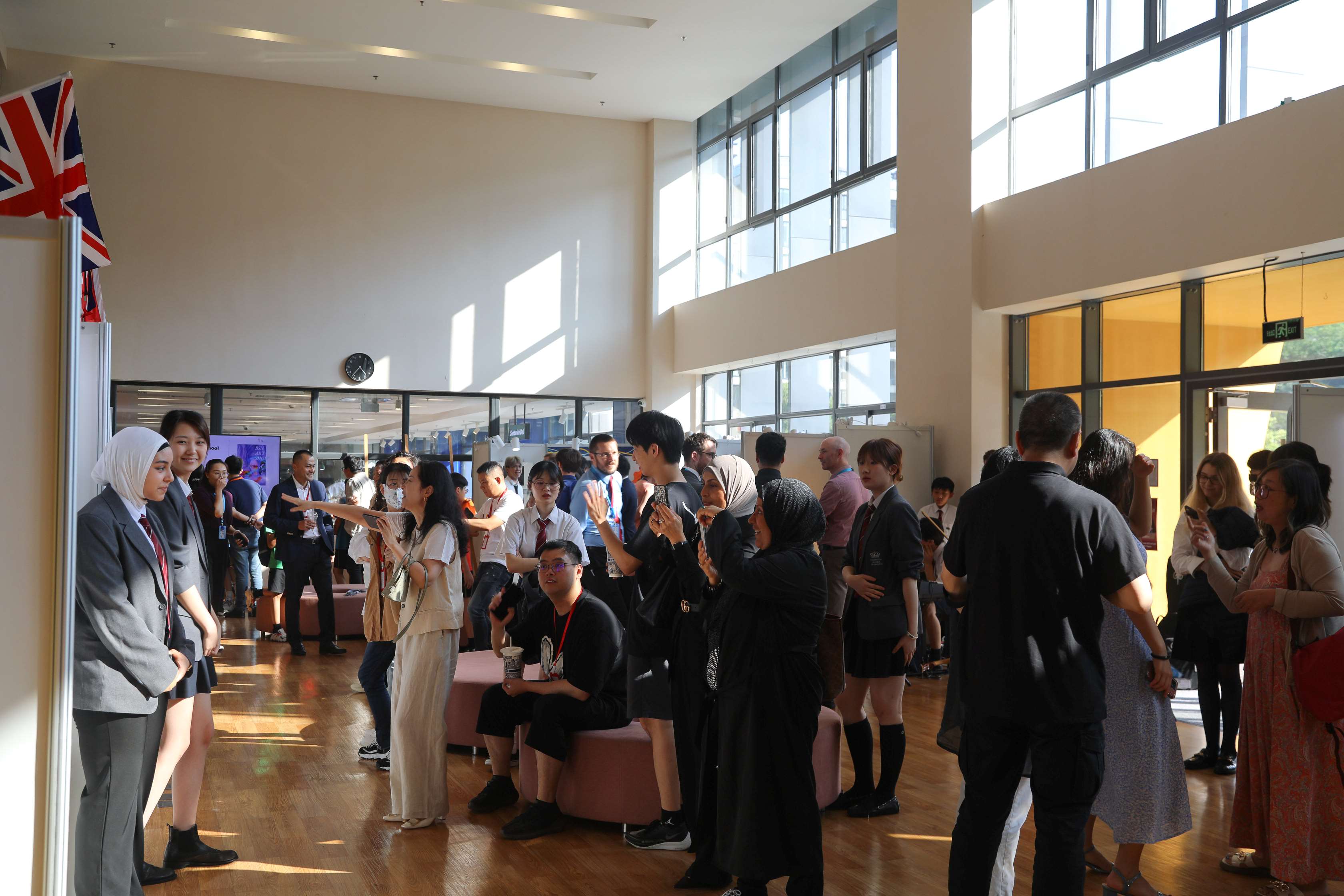 BSN艺术展展示了艺术才能和慈善精神 - BSN Art Show Unveils Artistic Talent and Philanthropy