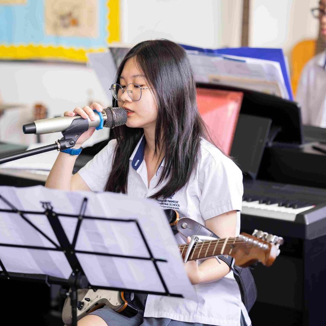 IGCSE School, HCMC | BVIS HCMC  - Copy of Small Text And Image SEO