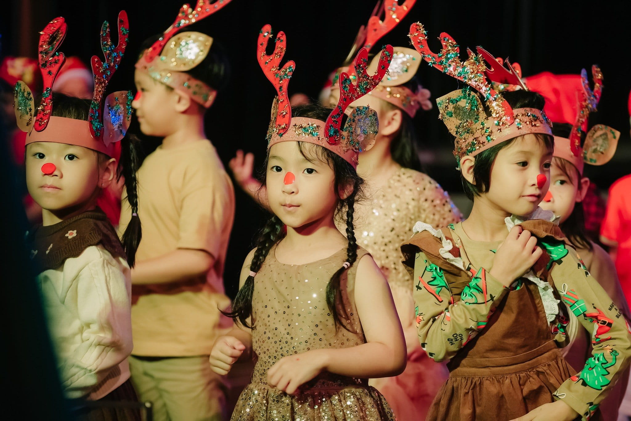 Khối 1 ơi, những khoảnh khắc đầu tiên của mùa Giáng Sinh này đã trở nên đặc biệt hơn nhờ các con đó! - Carousel For News Detail