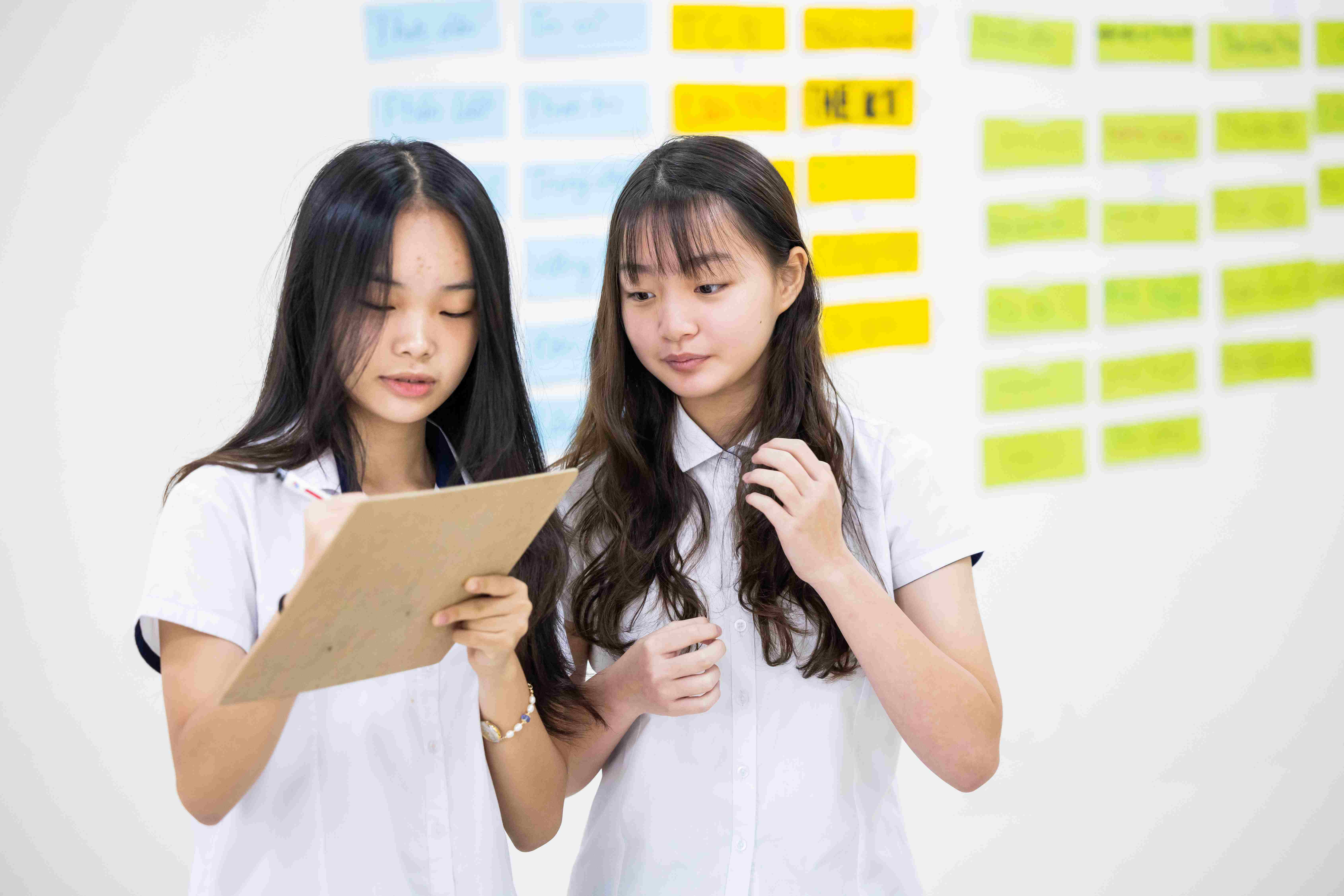 Making decisions about university and future careers: When is the right time? - Making decisions about university and future careers When is the right time