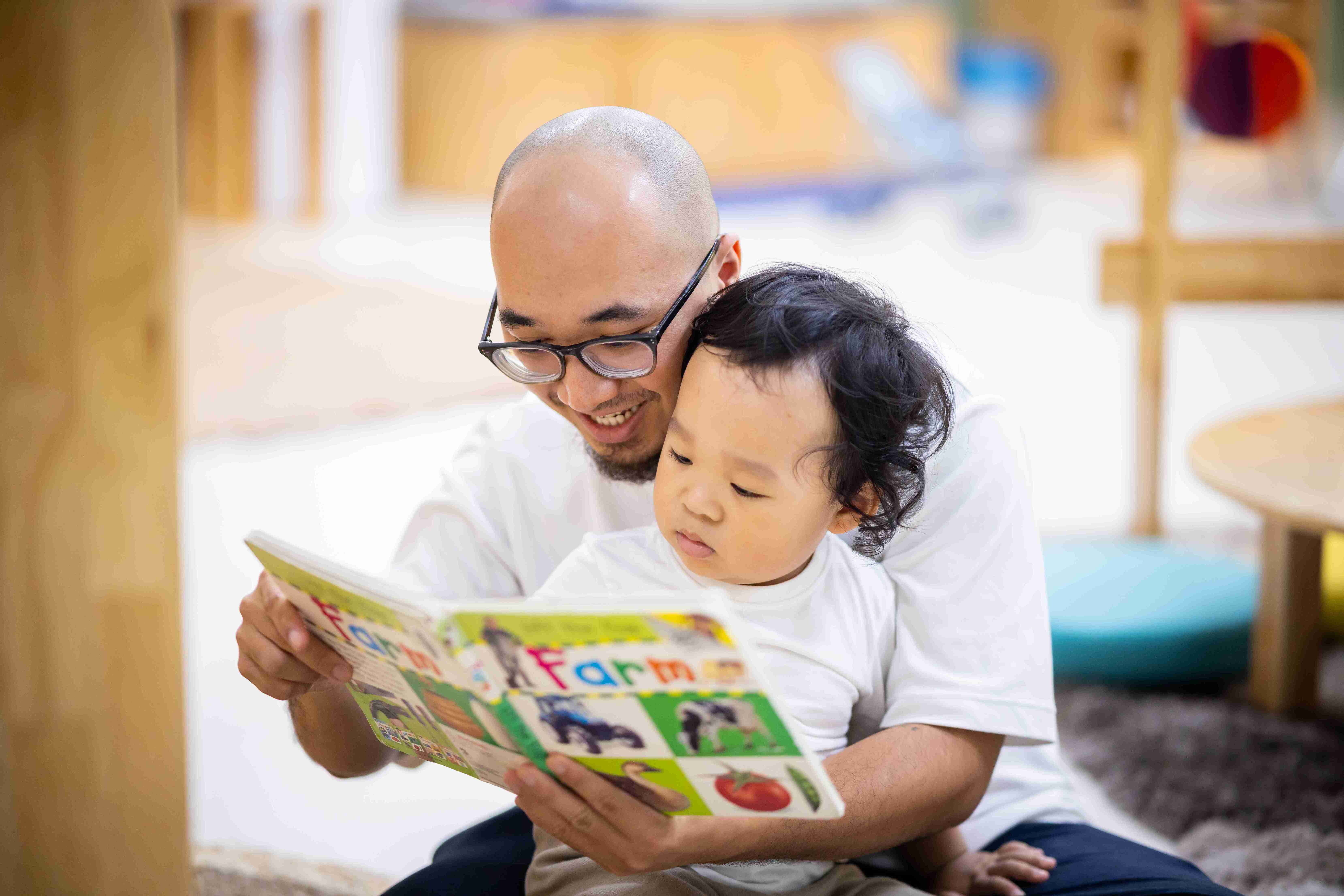 A passport to a bright future: How to develop lifelong reading habits - How to build confidence creating an environment that nurtures and inspires