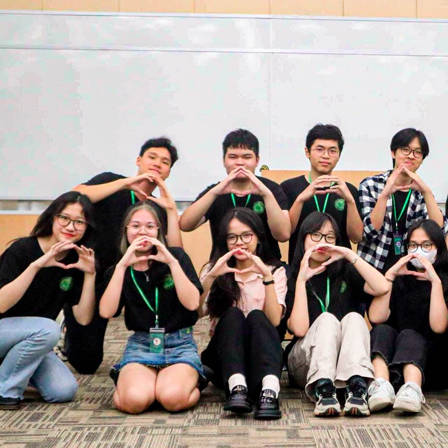 Minh Quân lớp 13 xuất sắc nhận 5 thư mời nhập học từ các trường đại học hang đầu tại Anh và Mỹ - Minh Quan Year 13 student receives 5 prestigious university offers from top universities in UK US