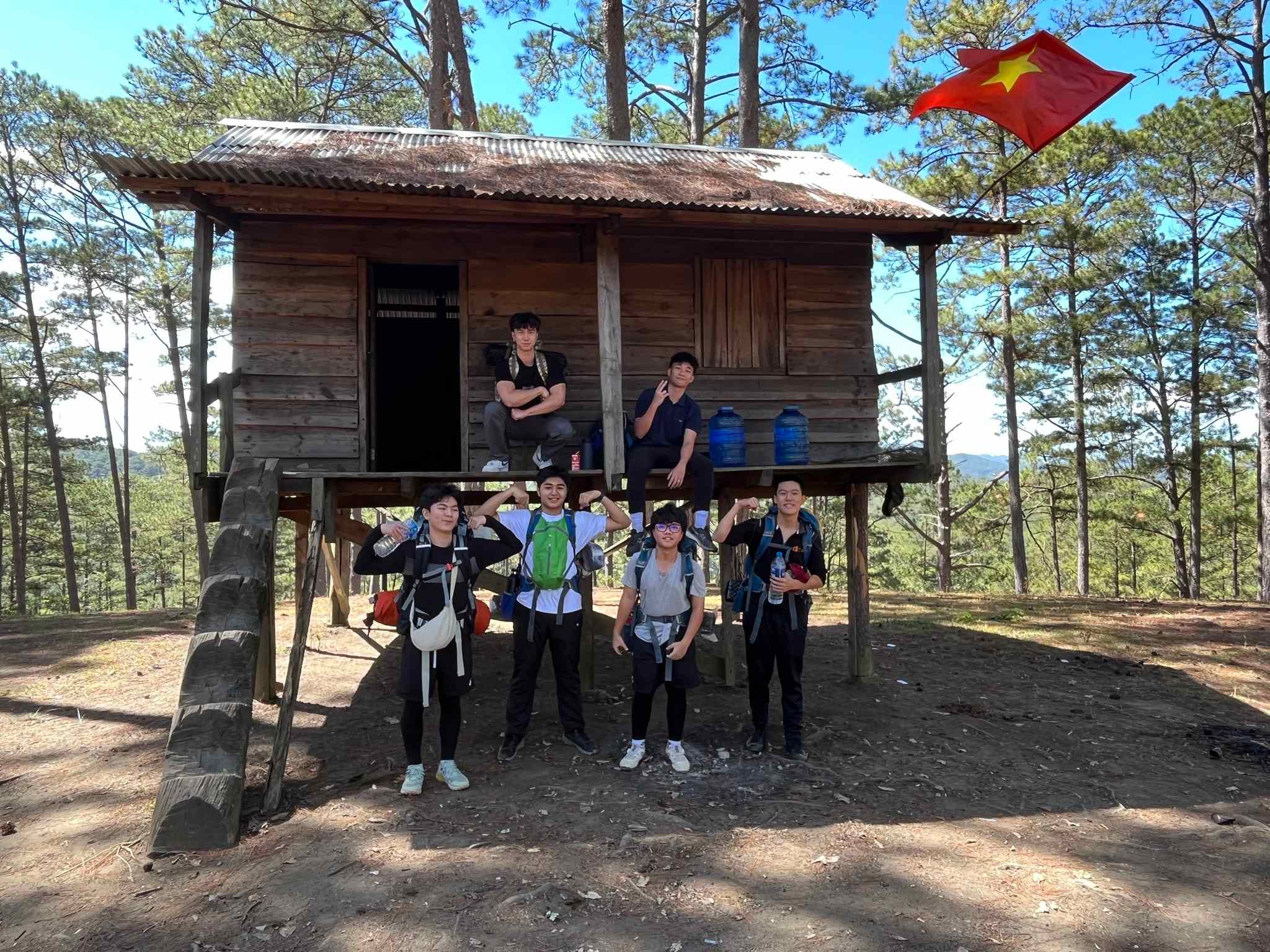 Học sinh trung học thành công chinh phục hành trình phiêu lưu thuộc giải thưởng quốc tế Duke of Edinburgh hạng đồng! - Carousel For News Detail