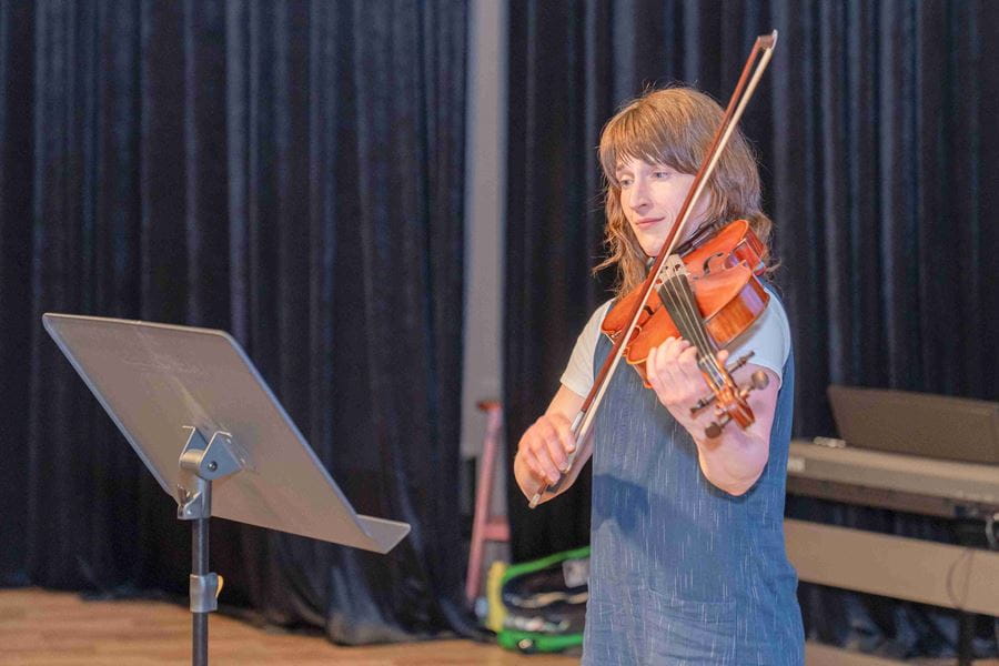 Khơi dậy tính sáng tạo cùng nghệ sĩ Erin Wright từ học viện Juilliard - Nurturing creativity with Ms Erin wright from Juilliard School