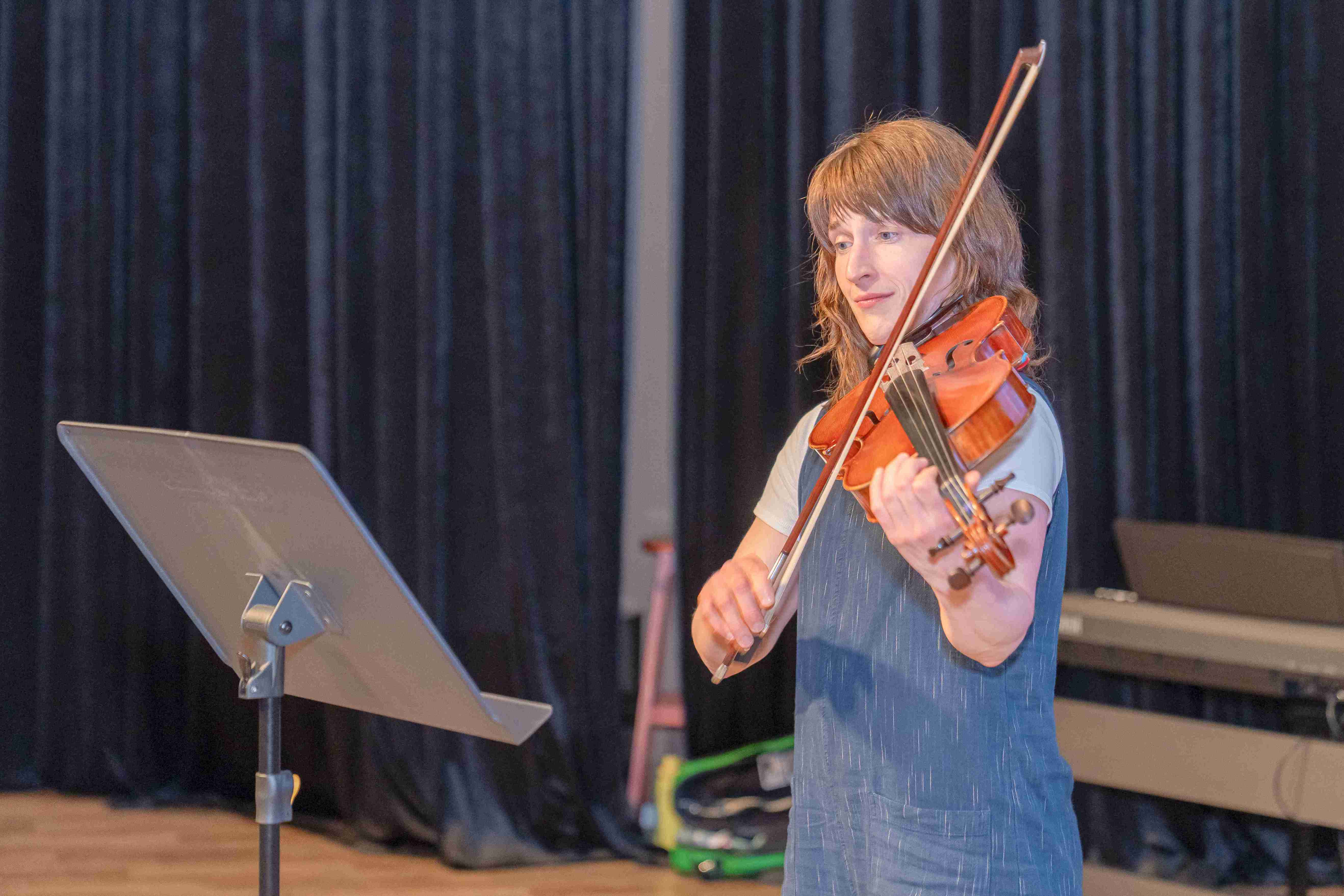 Khơi dậy tính sáng tạo cùng nghệ sĩ Erin Wright từ học viện Juilliard  - Nurturing creativity with Ms Erin wright from Juilliard School
