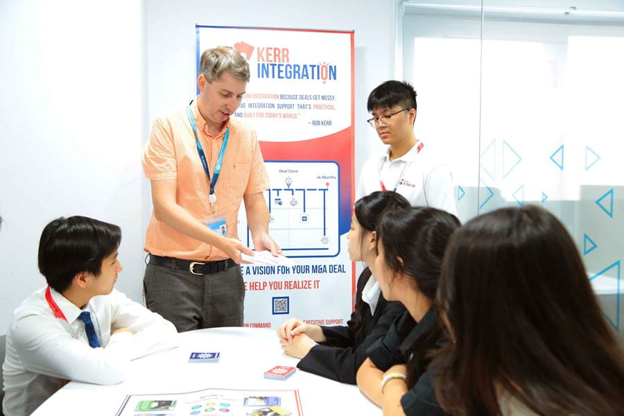 Khi phụ huynh trở thành người hướng dẫn – Trải nghiệm làm việc ý nghĩa dành cho học sinh lớp 11 - When Parents Become Mentors A Meaningful Work Experience for Year 11 Students