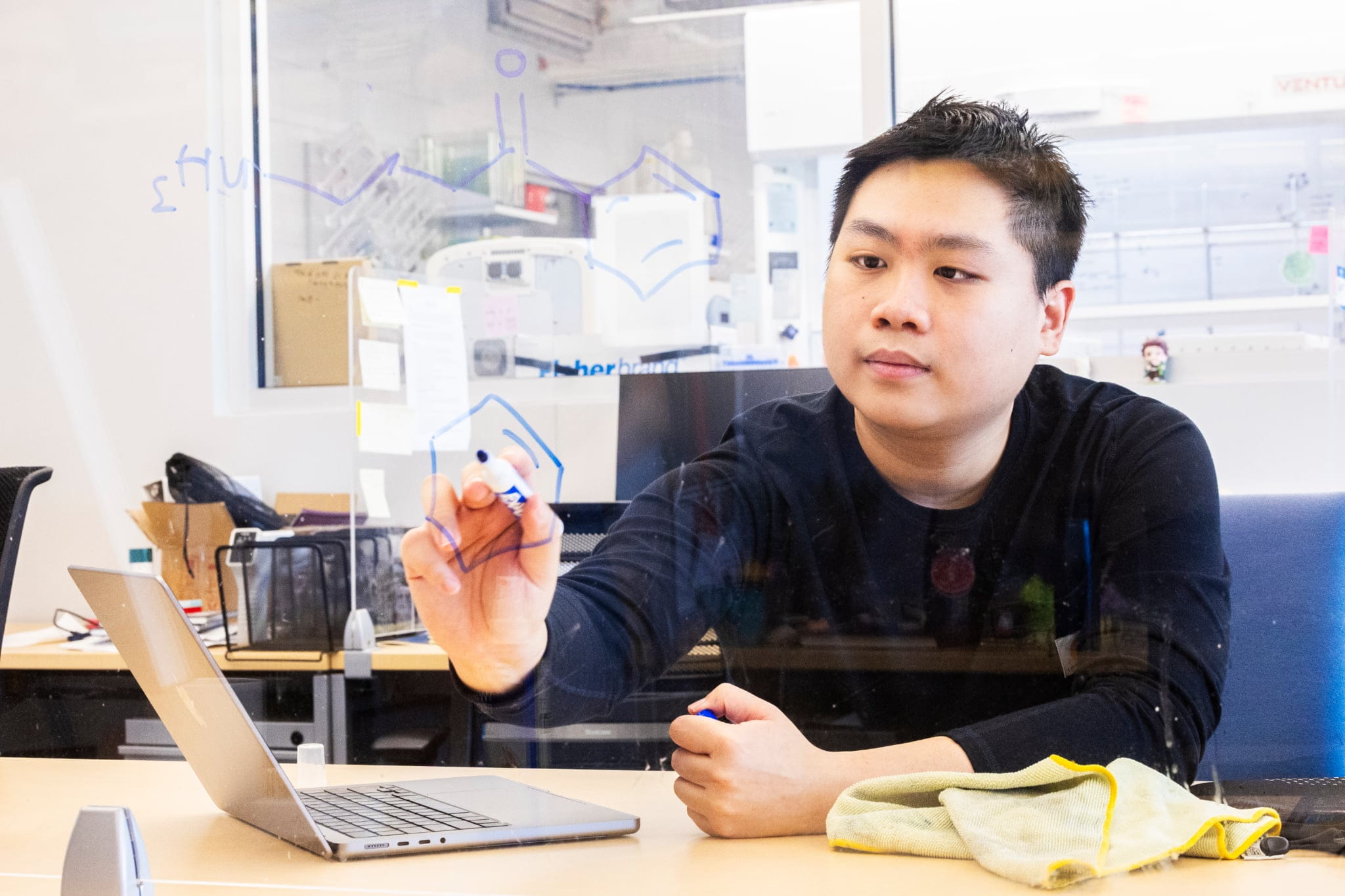 Cựu học sinh BVIS HCMC Vinh Bảo Tuấn giành học bổng Tiến sĩ tại Đại học Oxford.