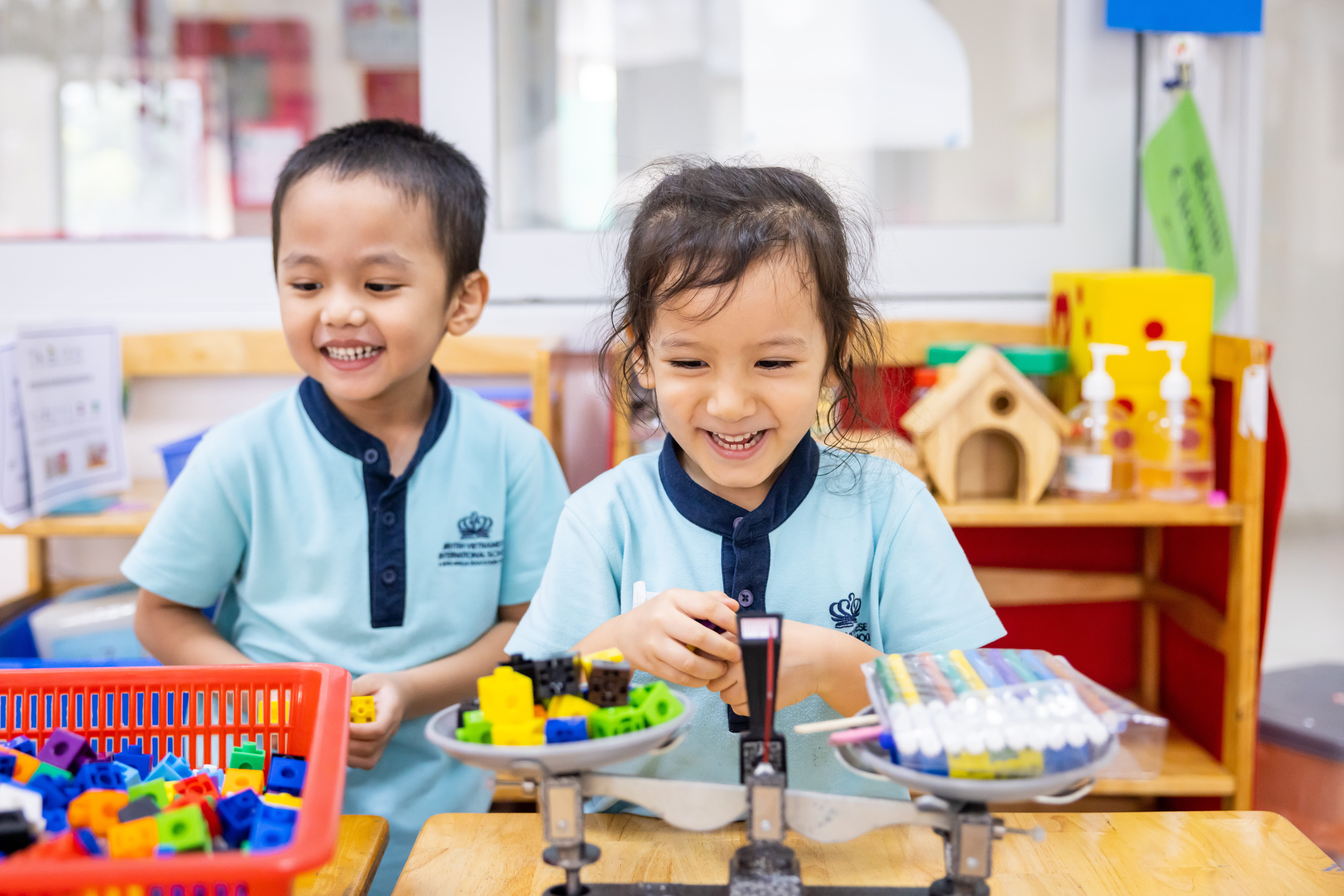 Montessori vs EYFS: Choosing the right early years curriculum for your child  - Montessori vs EYFS Choosing the right early years curriculum for your child