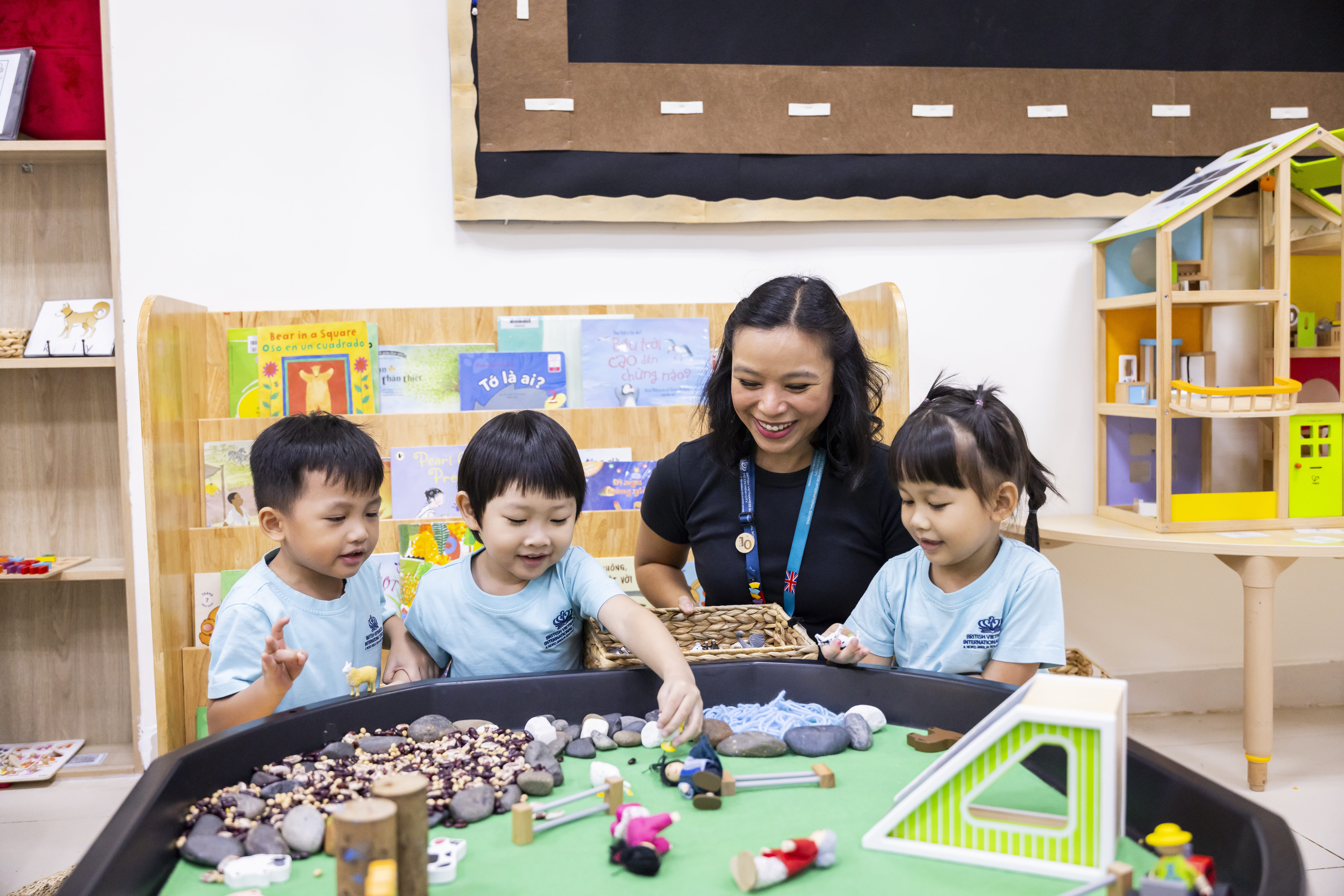 Montessori vs EYFS: Choosing the right early years curriculum for your child  - Montessori vs EYFS Choosing the right early years curriculum for your child