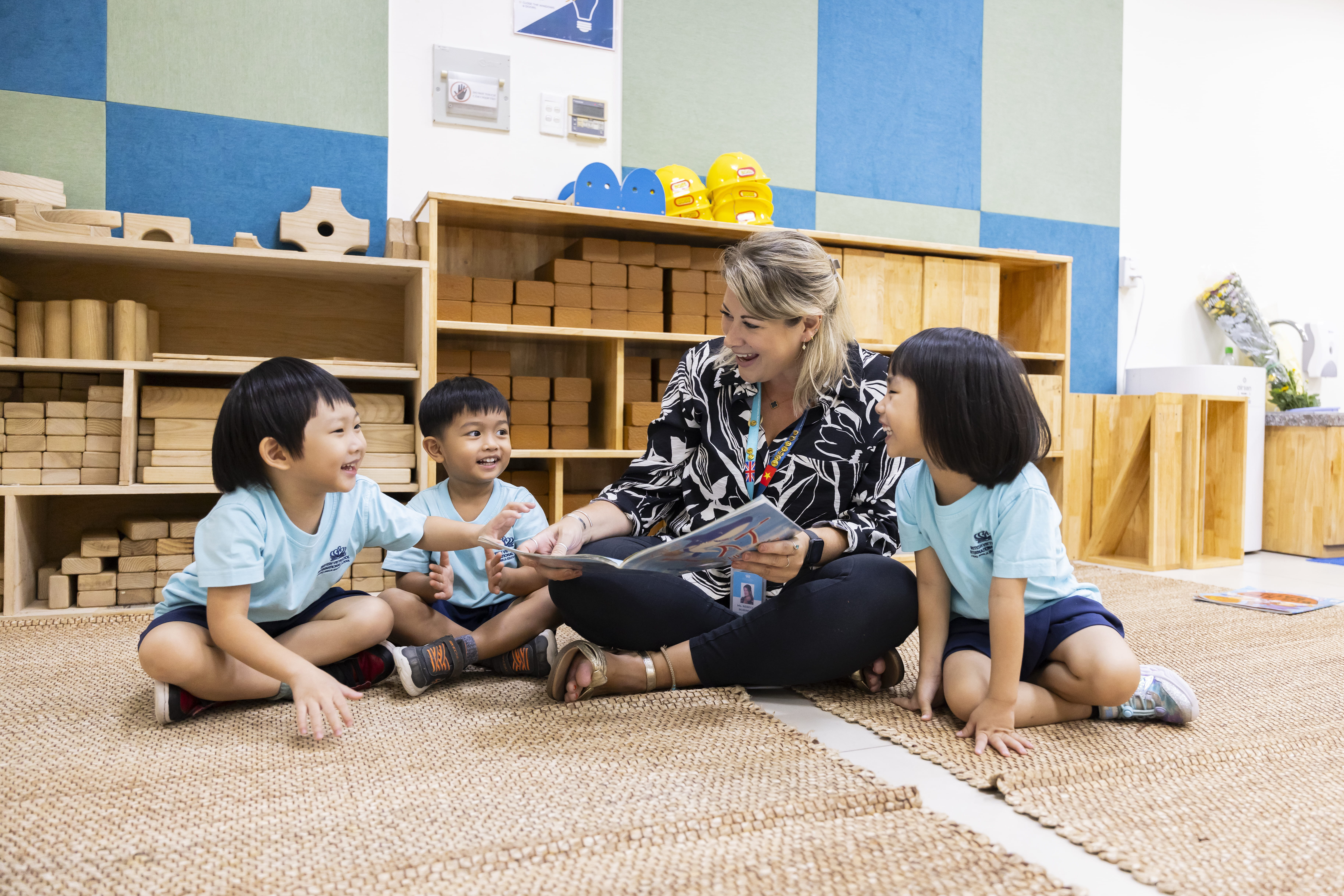 Montessori hay Chương trình Mầm non Quốc gia Anh (EYFS)? So sánh chương trình giáo dục Mầm non phù hợp cho trẻ  - Montessori vs EYFS Choosing the right early years curriculum for your child
